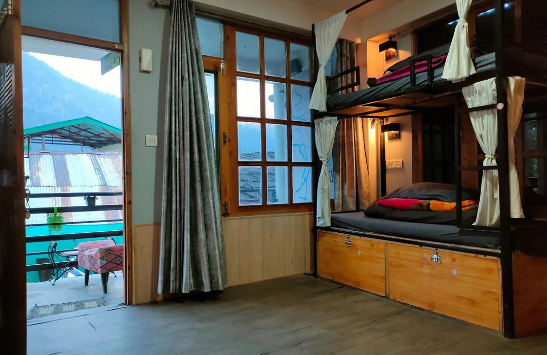Bros Hostel & Yaara Cafe-1
