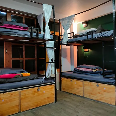 Bros Hostel & Yaara Cafe-3